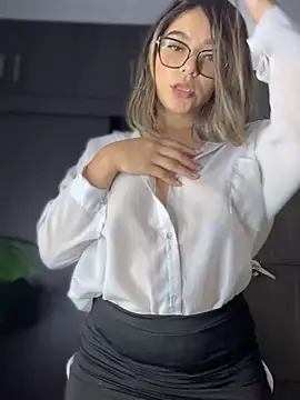 ShyNotSorryXXX online show from September 18, 2025, 1:02 pm