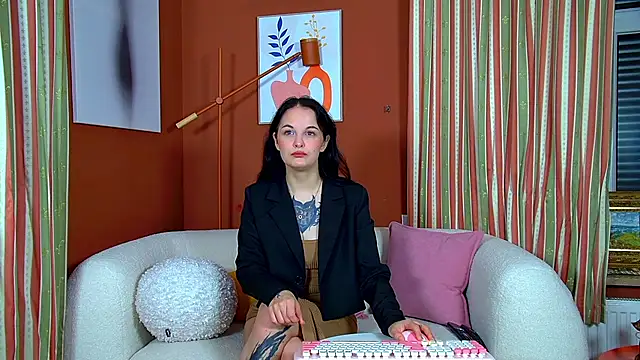 MollyMillsen online show from September 20, 2025, 6:09 pm