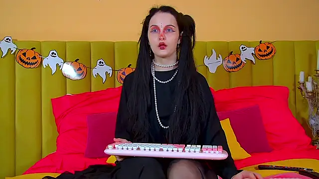 MollyMillsen online show from October 29, 2025, 6:20 pm