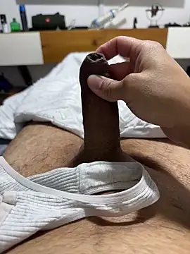 andres52720 online show from February 2, 2026, 7:29 am