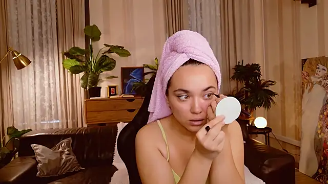 CutePully online show from September 20, 2025, 8:04 am