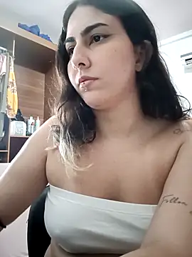 ApenasLys online show from November 5, 2025, 1:16 am