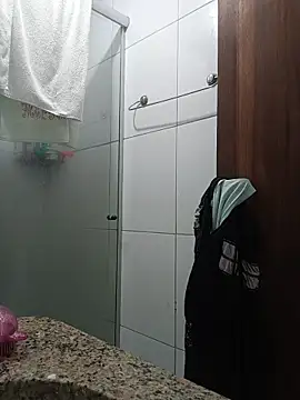 ApenasLys online show from December 4, 2025, 11:35 pm