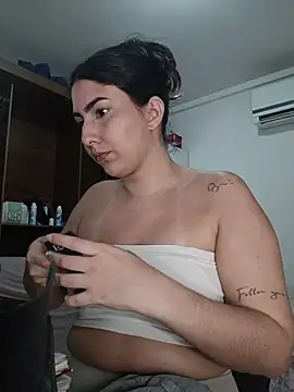 ApenasLys online show from January 18, 2026, 7:50 pm