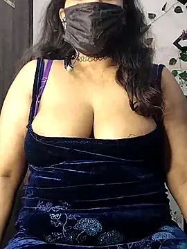 aliyaa9900 online show from October 22, 2025, 7:46 pm