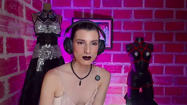 Snapshot of Moira-Hot chatting on March 29, 2026, 6:30 pm Moira-Hot online show from March 29, 2026, 6:30 pm