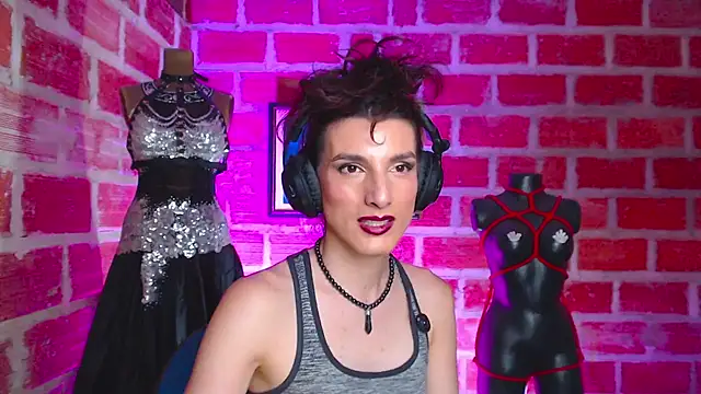 Snapshot of Moira-Hot chatting on April 4, 2026, 10:40 pm Moira-Hot online show from April 4, 2026, 10:40 pm