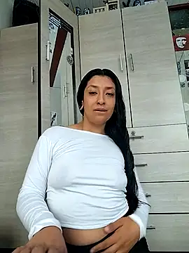 Coralaine 96 online show from September 19, 2025, 4:29 pm