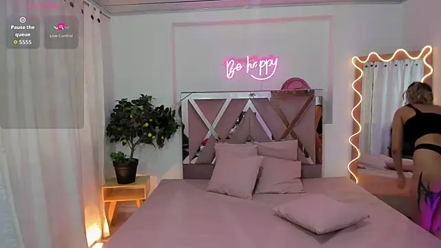 Kenndal tay online show from October 7, 2025, 7:22 pm