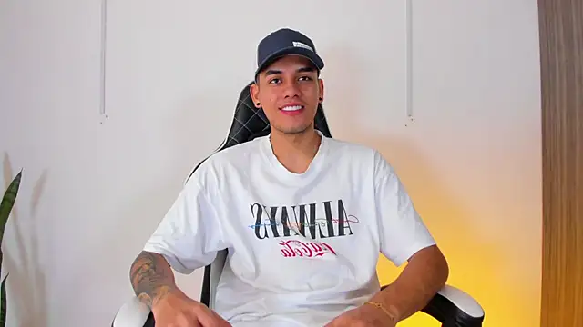 Nickyblazze  online show from September 15, 2025, 4:29 pm