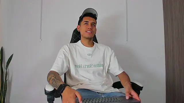 Nickyblazze  online show from September 27, 2025, 2:00 pm