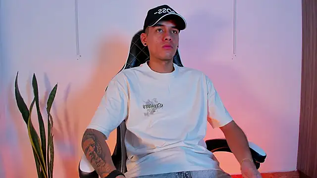 Nickyblazze  online show from October 7, 2025, 12:46 pm