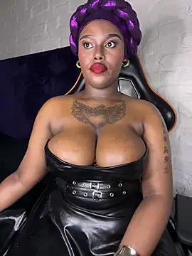 Snapshot of QUEEN_NOBUHLE_777 chatting on February 19, 2026, 10:17 pm QUEEN NOBUHLE 777 online show from February 19, 2026, 10:17 pm