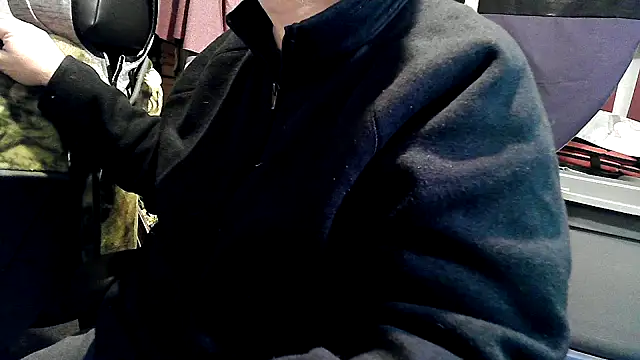 georgew62 online show from December 14, 2025, 1:44 am