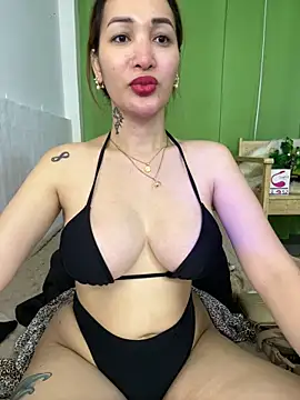 Snapshot of toni_0601 chatting on February 22, 2026, 2:02 am toni 0601 online show from February 22, 2026, 2:02 am