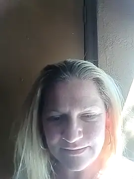 Snapshot of Goldenndoll chatting on November 13, 2025, 4:28 pm Goldenndoll online show from November 13, 2025, 4:28 pm