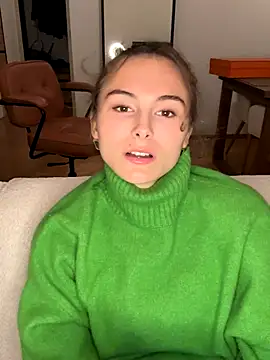 SophiiaStarr online show from September 24, 2025, 6:33 pm