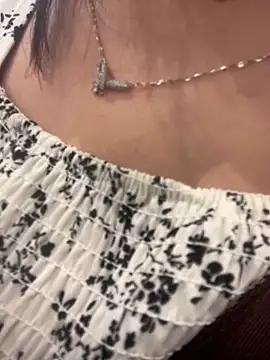 smgirls online show from September 26, 2025, 12:20 pm