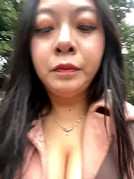 smgirls online show from November 3, 2025, 8:37 am