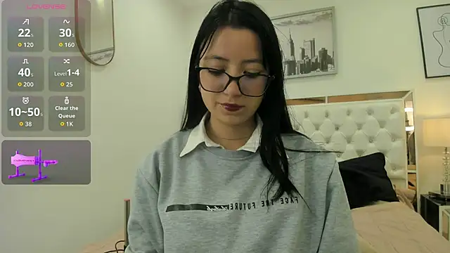 Zoe Xra online show from June 3, 2026, 9:09 pm
