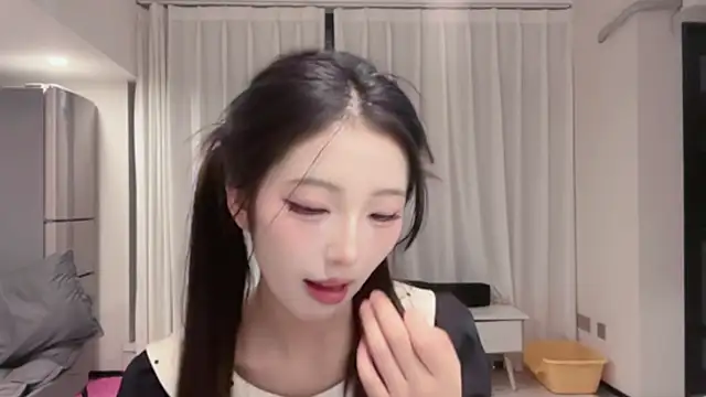 ZhaoZhao-ZM online show from October 2, 2025, 2:24 pm