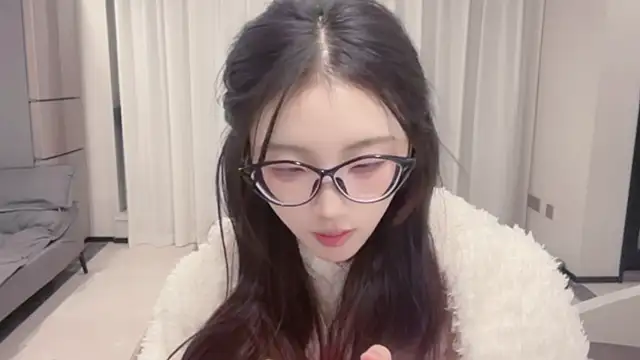 ZhaoZhao-ZM online show from November 11, 2025, 1:55 pm