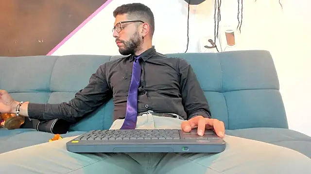 DanteWinter online show from October 23, 2025, 5:51 am