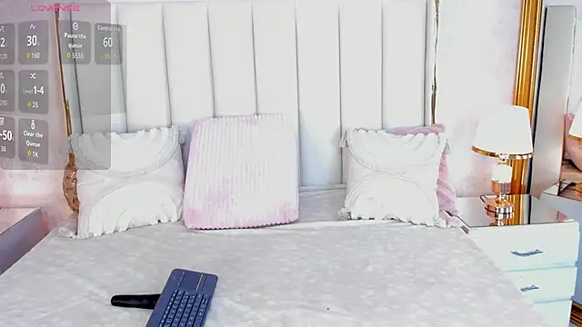 MadissonBonny  online show from November 13, 2025, 8:52 pm