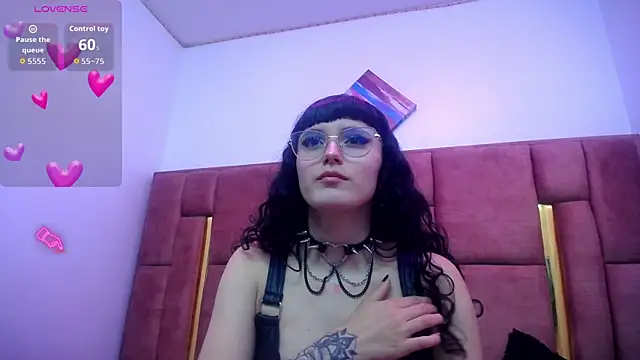 XBODTRIIPX online show from September 24, 2025, 3:43 am