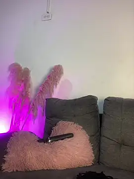 Charlottediolet online show from April 24, 2026, 11:45 am