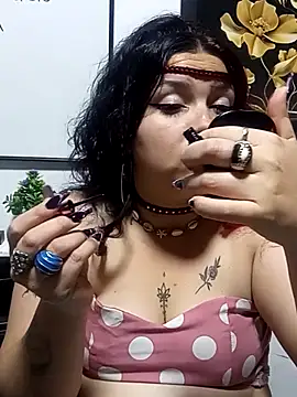 Curvy-Queen online show from September 19, 2025, 2:57 am
