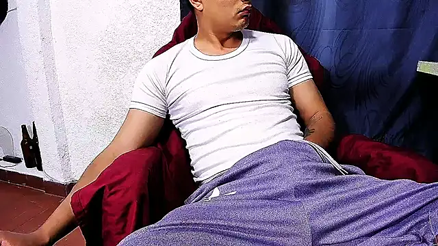 Snapshot of Roobin420 chatting on September 18, 2025, 2:30 pm Roobin420 online show from September 18, 2025, 2:30 pm