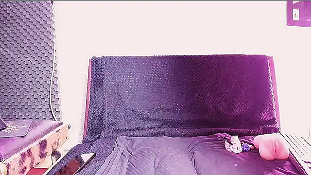 Snapshot of Roobin420 chatting on October 7, 2025, 6:05 pm Roobin420 online show from October 7, 2025, 6:05 pm