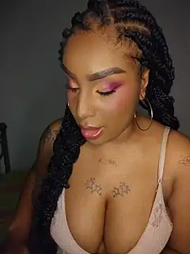 Snapshot of Queen_Amara chatting on July 5, 2026, 4:19 am Queen Amara online show from July 5, 2026, 4:19 am