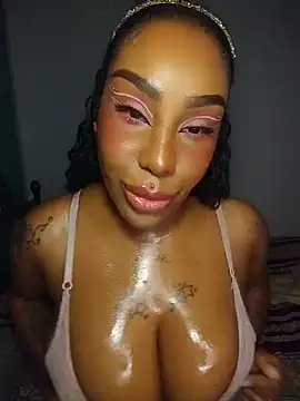 Snapshot of Queen_Amara chatting on July 21, 2026, 4:26 am Queen Amara online show from July 21, 2026, 4:26 am