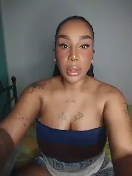 Snapshot of Queen_Amara chatting on July 24, 2026, 4:32 am Queen Amara online show from July 24, 2026, 4:32 am