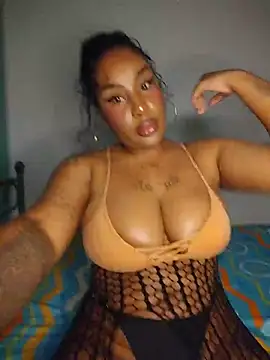 Snapshot of Queen_Amara chatting on July 29, 2026, 4:10 am Queen Amara online show from July 29, 2026, 4:10 am
