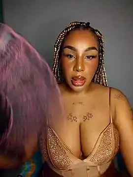 Snapshot of Queen_Amara chatting on August 1, 2026, 4:34 am Queen Amara online show from August 1, 2026, 4:34 am