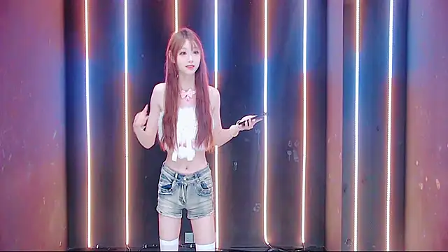 queen-001 online show from October 10, 2025, 10:53 pm