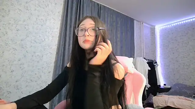 KeicyKlark online show from September 18, 2025, 6:21 pm