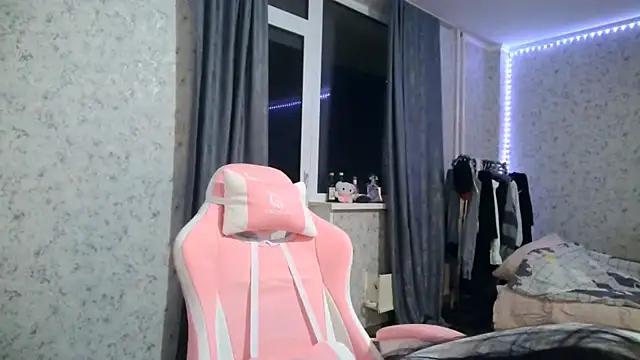 KeicyKlark online show from October 2, 2025, 6:04 pm