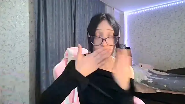 KeicyKlark online show from October 3, 2025, 6:05 pm