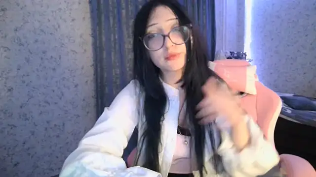 KeicyKlark online show from October 7, 2025, 6:05 pm