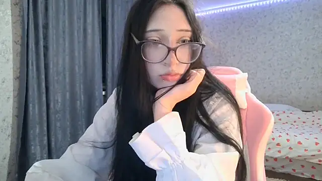 KeicyKlark online show from October 28, 2025, 6:10 pm