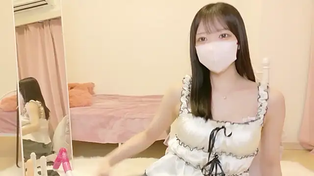 roachan  online show from February 7, 2026, 3:16 pm