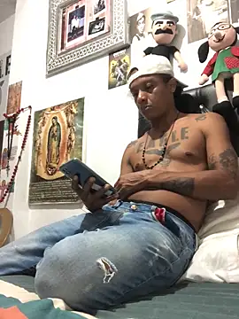 elpeluchenegroxxx3 online show from February 10, 2026, 2:04 am