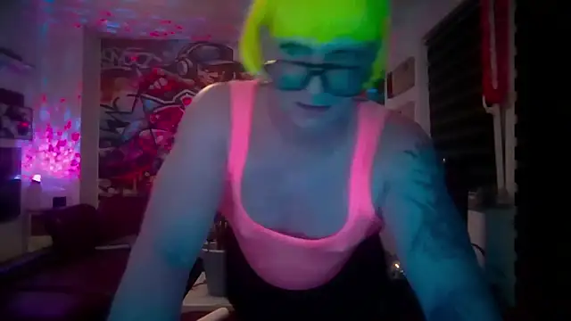 hellgirl1980 online show from July 17, 2026, 9:08 pm