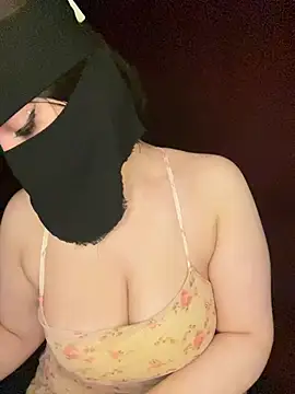 Snapshot of RooVaaN-Xx chatting on February 13, 2026, 12:39 am RooVaaN-Xx online show from February 13, 2026, 12:39 am