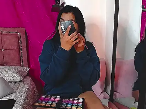 charlottekiss99 online show from September 19, 2025, 11:44 am