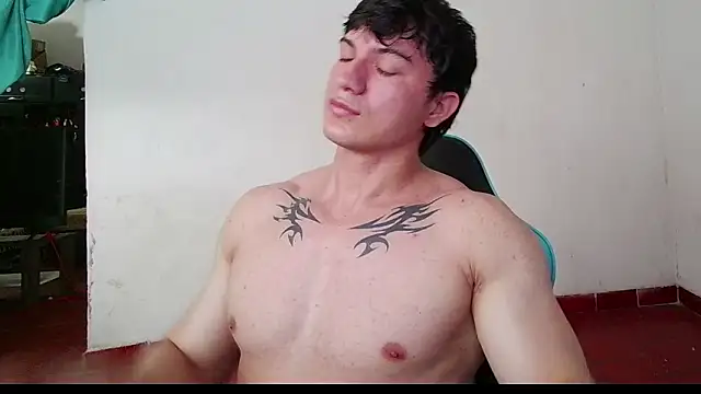 Snapshot of ErickWalton chatting on March 8, 2026, 6:55 pm ErickWalton online show from March 8, 2026, 6:55 pm